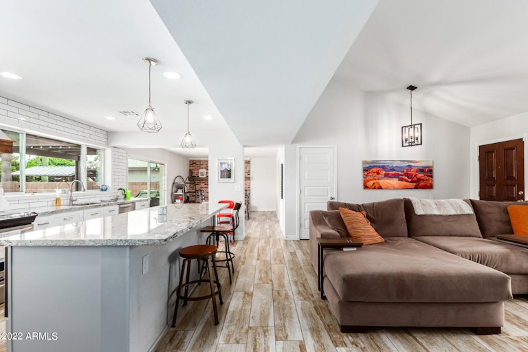 Photo 6 of 28 - 305 W Pintura Cir, Litchfield Park, AZ 85340