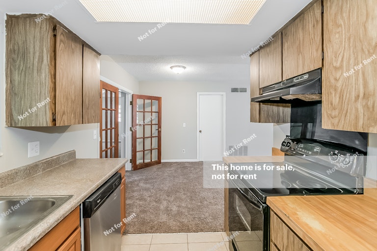 Photo 16 of 25 - 8415 Frost St N, Jacksonville, FL 32221