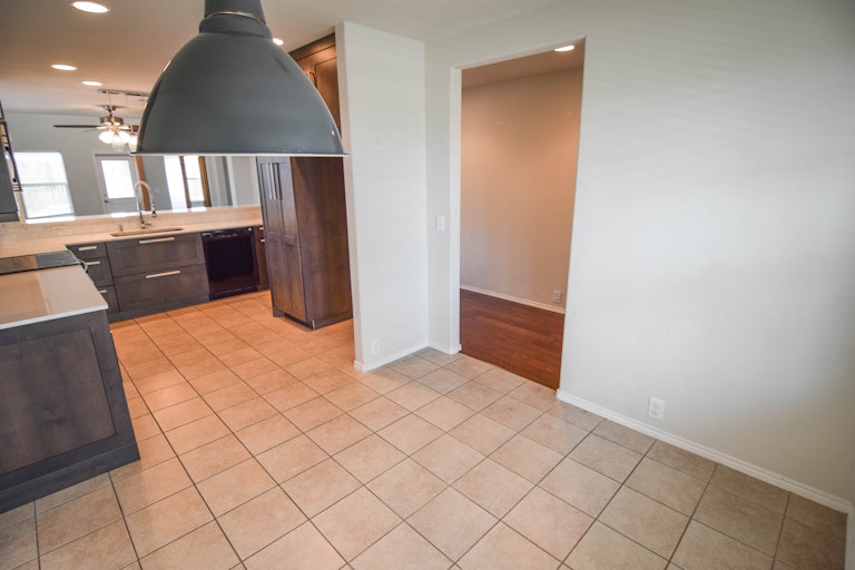 Photo 10 of 37 - 15964 Avenel Way, Fort Worth, TX 76177