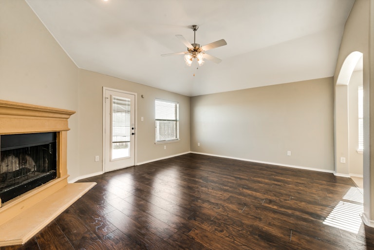 Photo 16 of 27 - 8508 Minturn Dr, Fort Worth, TX 76131