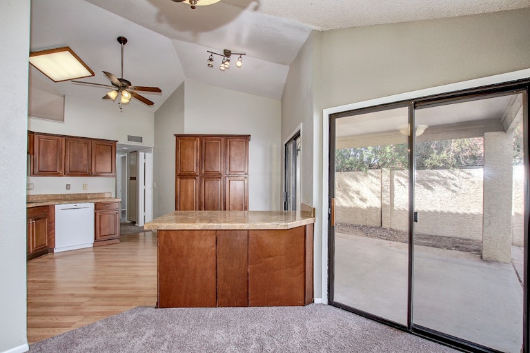 Photo 6 of 22 - 3976 E Graythorn St, Phoenix, AZ 85044