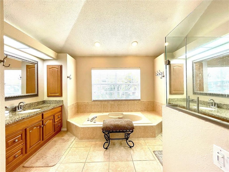 Photo 25 of 41 - 8114 Montock Ct, Trinity, FL 34655