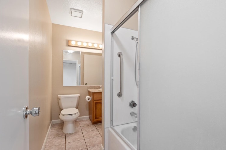 Photo 25 of 38 - 5030 Strasbourg Way, Sacramento, CA 95842