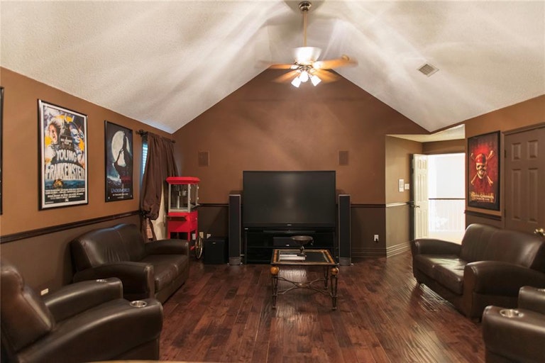 Photo 19 of 40 - 706 Cottonwood Bend Dr, Allen, TX 75002