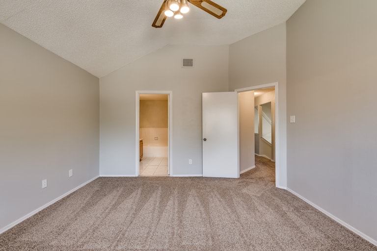 Photo 16 of 28 - 3917 Lois Cir, Rowlett, TX 75088