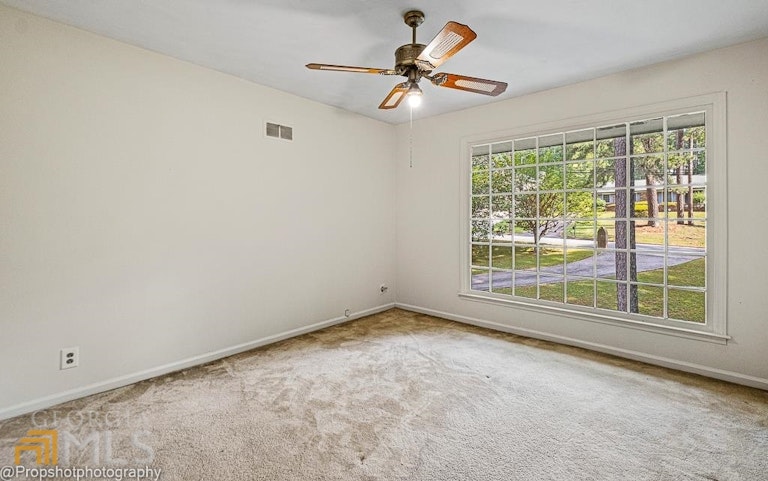 Photo 19 of 27 - 2924 Cherry Blossom Ln, Atlanta, GA 30344