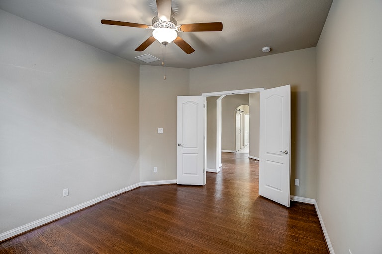 Photo 19 of 45 - 115 Bellagio Dr, Austin, TX 78734