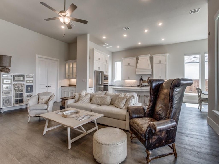 Photo 11 of 25 - 3958 Sanders Dr, Celina, TX 75009
