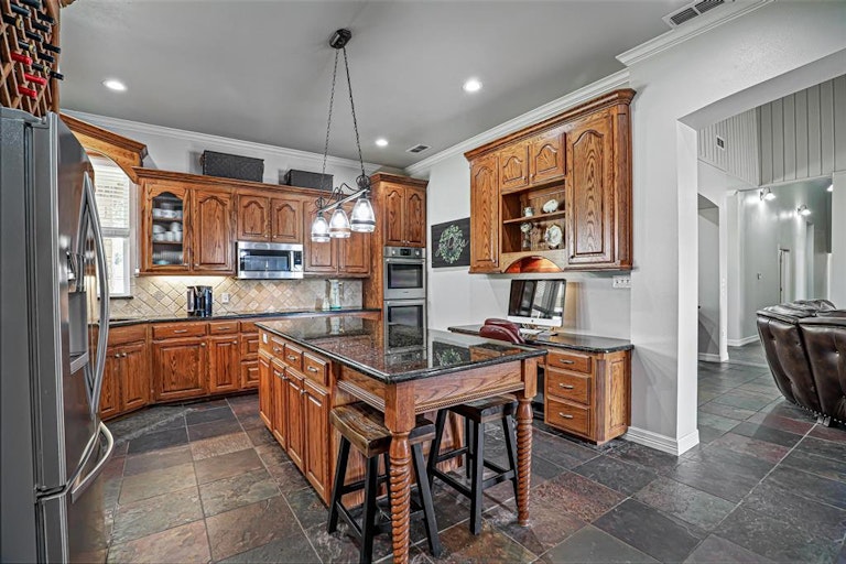 Photo 9 of 38 - 10420 County Road 1016, Burleson, TX 76028