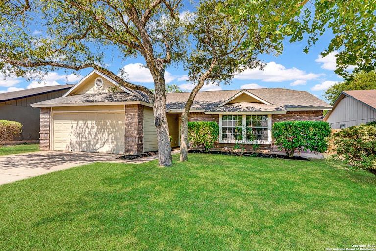 Photo 2 of 35 - 7418 Windbridge, San Antonio, TX 78250