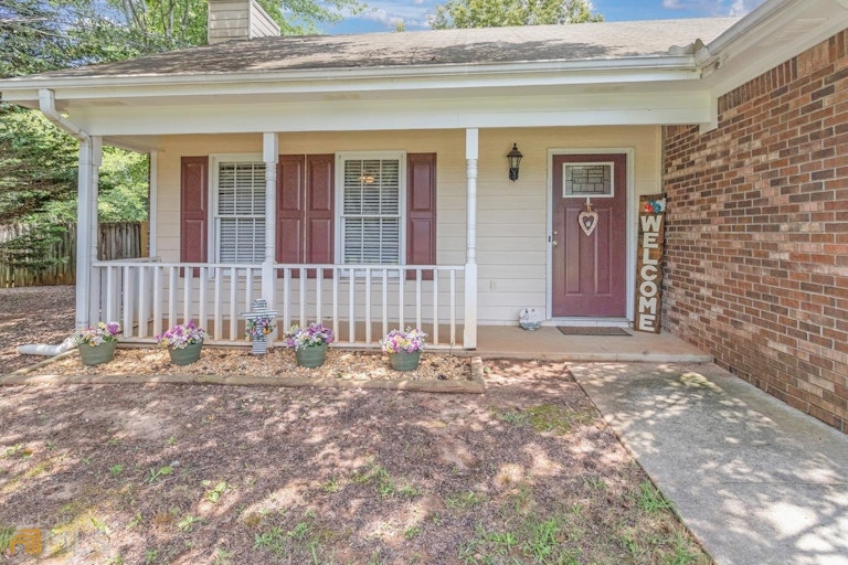 Photo 5 of 20 - 1260 Great Oaks Dr SE, Conyers, GA 30013
