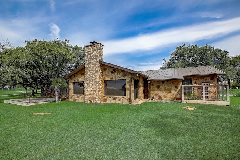 Photo 54 of 60 - 915 Lauder Dr, Spicewood, TX 78669