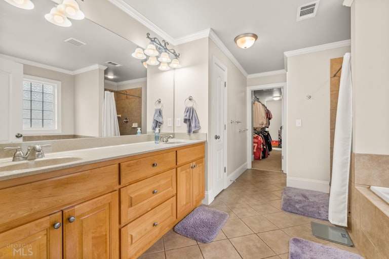 Photo 22 of 58 - 450 Herring Rd, Grayson, GA 30017