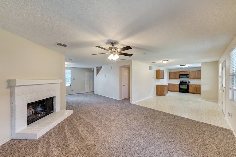 Photo 3 of 26 - 740 Tuscany Trl, Fort Worth, TX 76179