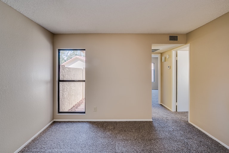 Photo 17 of 34 - 5220 E Tunder Cir, Phoenix, AZ 85044