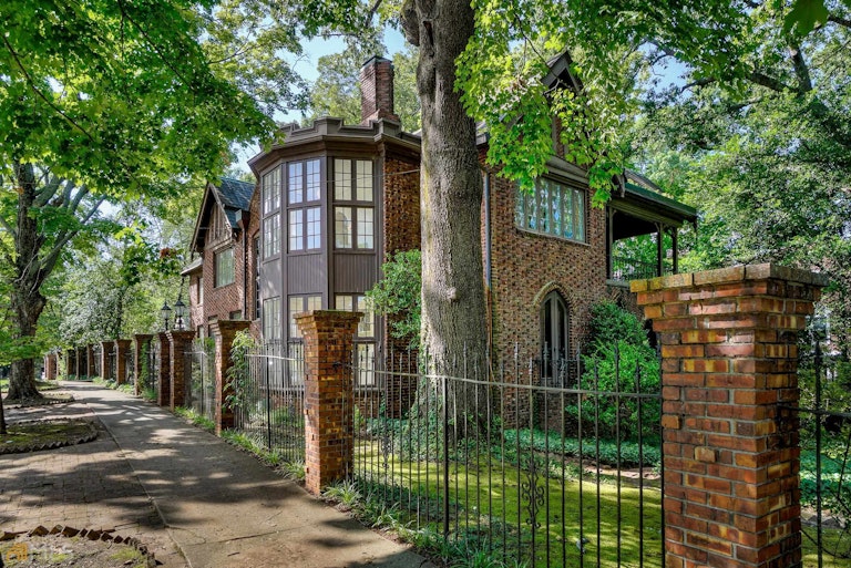 Photo 3 of 59 - 898 Briarcliff Rd NE, Atlanta, GA 30306