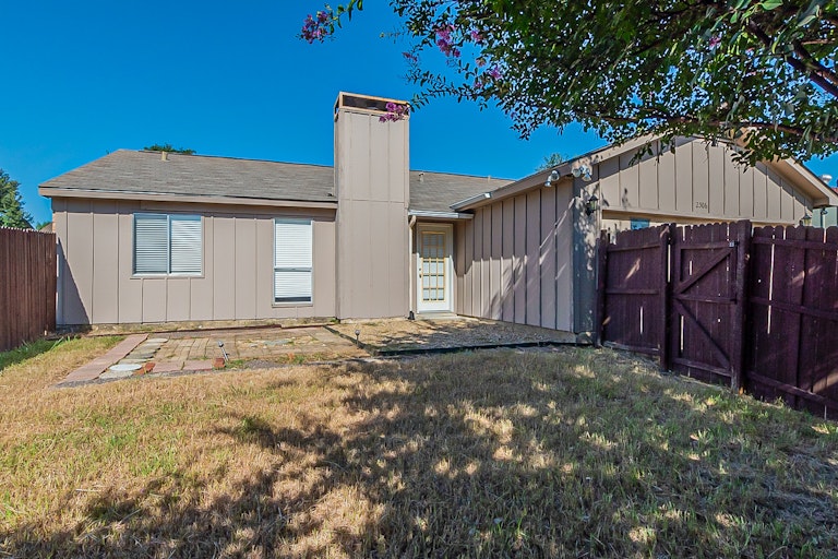 Photo 7 of 22 - 2506 High Hollow Dr, Garland, TX 75041