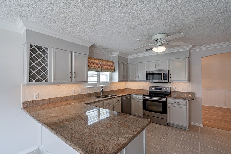 Photo 9 of 31 - 1044 Soledad Way, Lady Lake, FL 32159