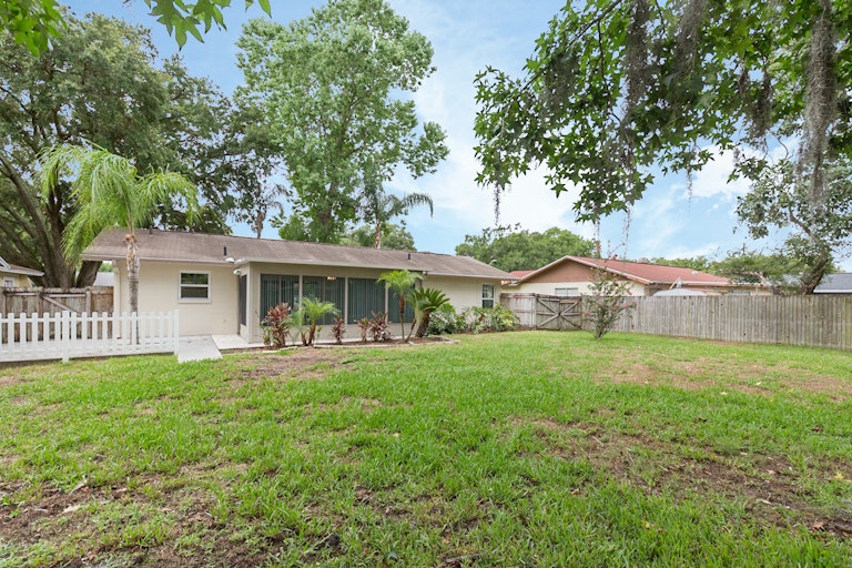 Photo 4 of 15 - 14529 Knoll Ridge Dr, Tampa, FL 33625