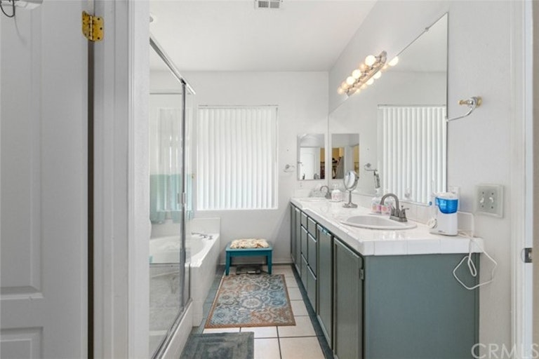 Photo 26 of 39 - 2077 Saint Emilion Ln, San Jacinto, CA 92583
