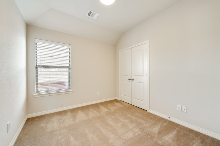 Photo 21 of 26 - 4310 Bluffview Dr, Sachse, TX 75048