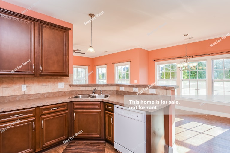Photo 12 of 25 - 634 Lawson Cypress Ln, Fuquay Varina, NC 27526
