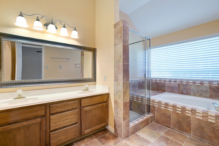 Photo 17 of 25 - 1523 Tuley St, Cedar Hill, TX 75104