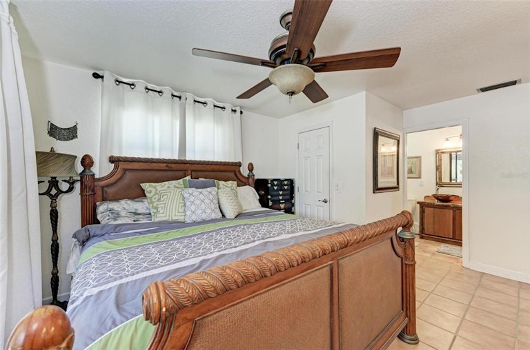 Photo 27 of 63 - 1725 Rita St, Sarasota, FL 34231
