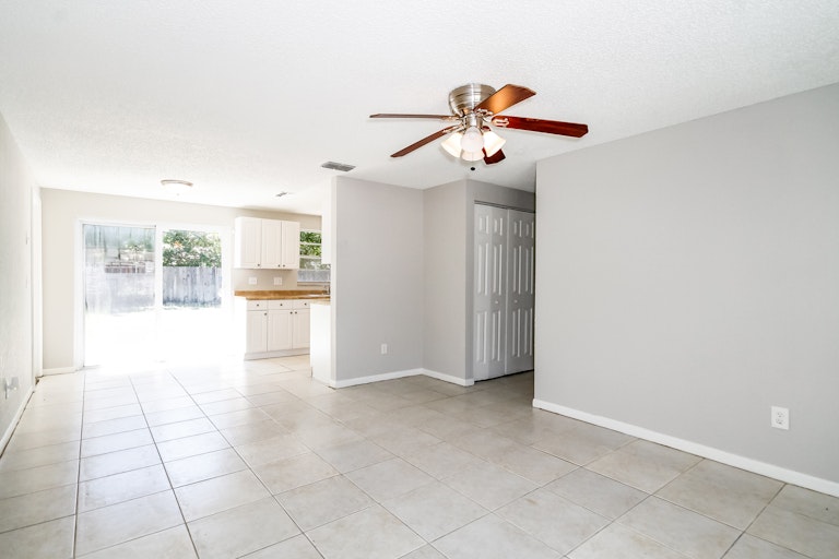 Photo 6 of 25 - 3611 Danny Bryan Blvd, Tampa, FL 33619