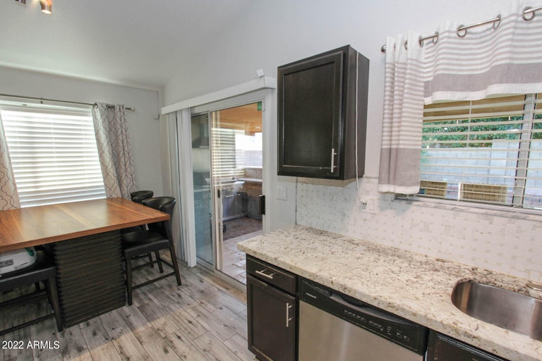 Photo 18 of 44 - 3048 W Zachary Dr, Phoenix, AZ 85027