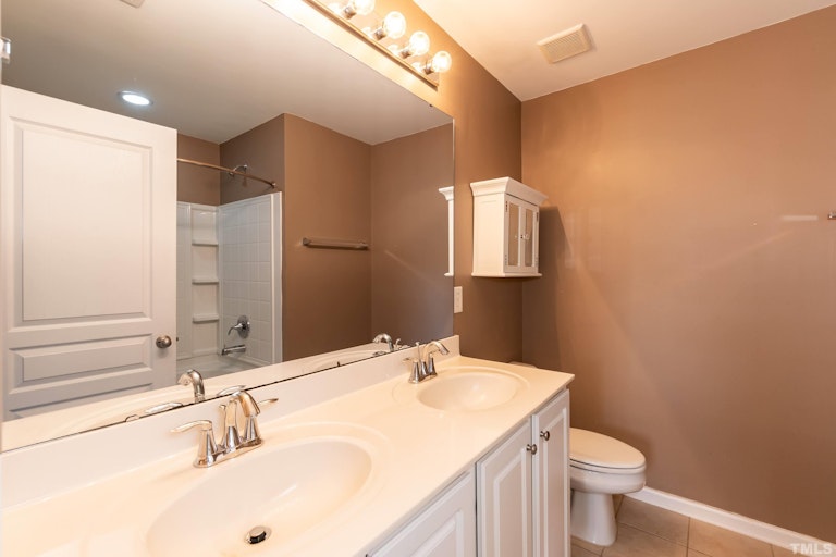 Photo 17 of 21 - 895 Cupola Dr, Raleigh, NC 27603