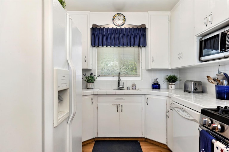 Photo 11 of 31 - 3359 Becerra Way, Sacramento, CA 95821