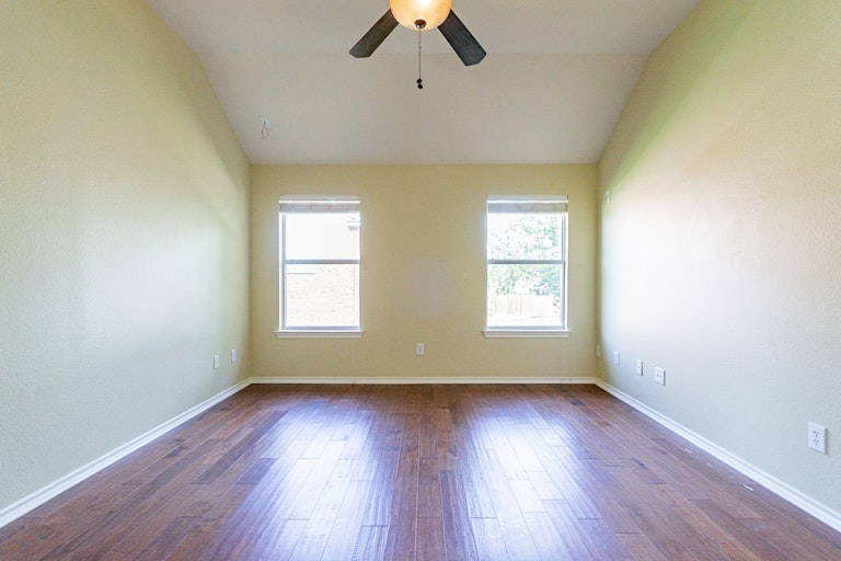 Photo 22 of 36 - 6714 Creek Bnd, Rowlett, TX 75089
