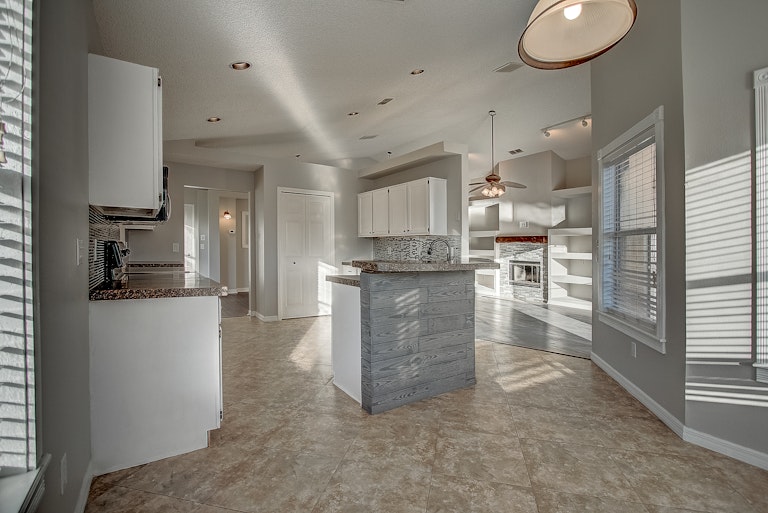 Photo 15 of 33 - 22 Moor Green Ct, Ocoee, FL 34761