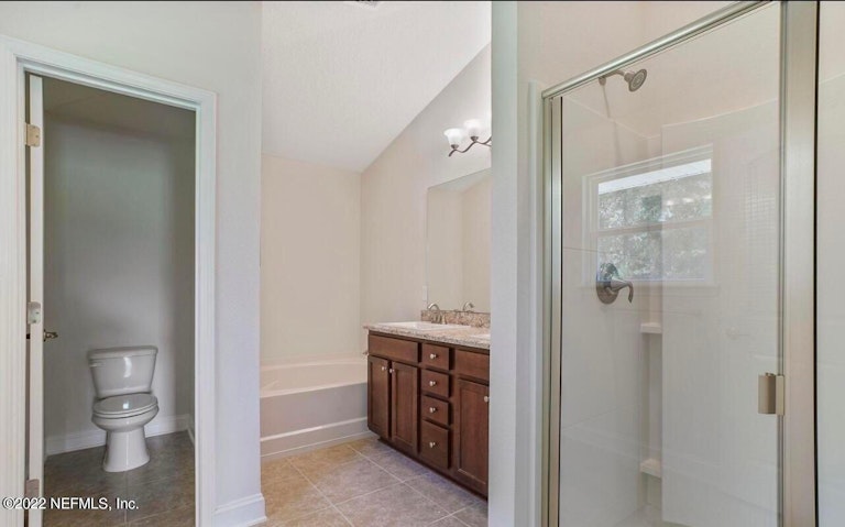 Photo 10 of 27 - 9374 Westminster Oaks Dr, Jacksonville, FL 32219