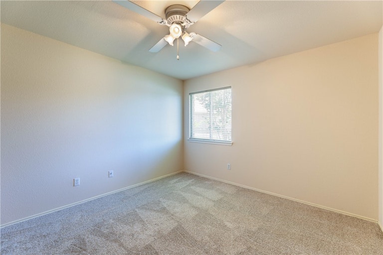 Photo 27 of 33 - 3216 Winding River Trl, Round Rock, TX 78681