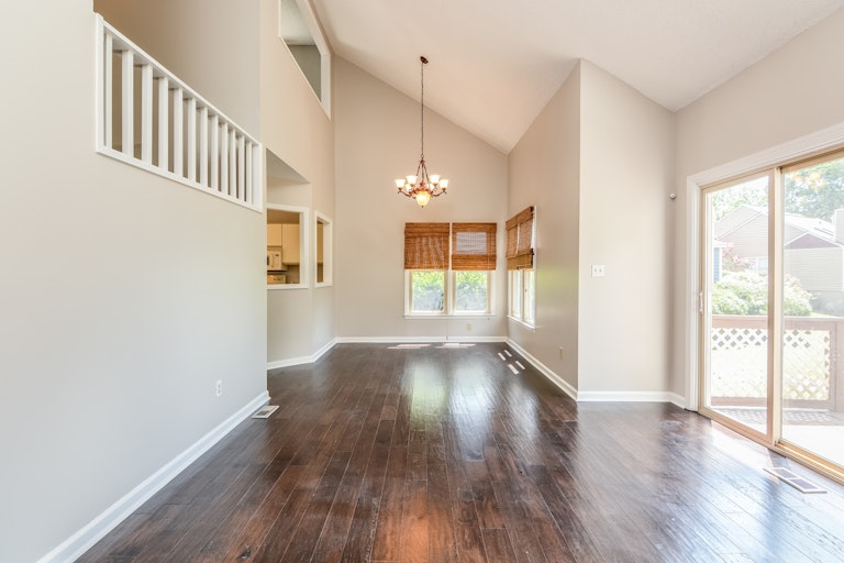 Photo 2 of 13 - 9 Hearthwood Cir, Durham, NC 27713