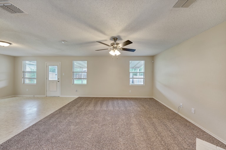 Photo 12 of 26 - 740 Tuscany Trl, Fort Worth, TX 76179