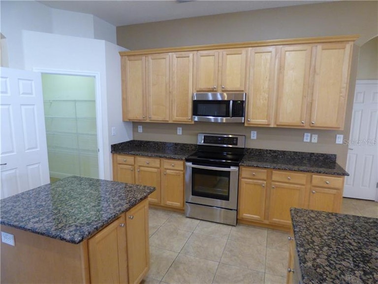 Photo 8 of 23 - 208 Orange Mill Ave, Ruskin, FL 33570