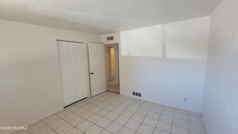 Photo 13 of 20 - 1463 W Roger Rd, Tucson, AZ 85705