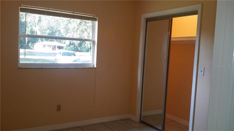 Photo 14 of 22 - 1815 Lithia Pinecrest Rd, Valrico, FL 33596