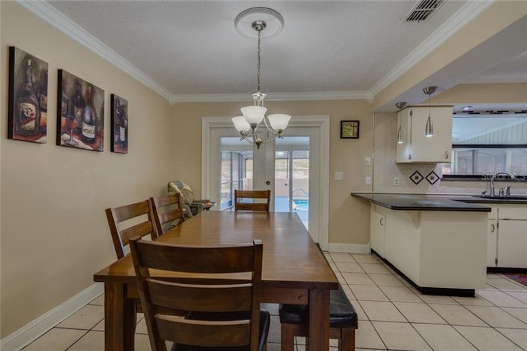 Photo 5 of 11 - 34049 Woodland Cir, Dade City, FL 33523