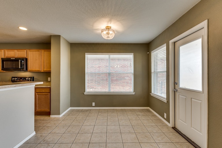 Photo 10 of 27 - 15832 Mirasol Dr, Fort Worth, TX 76177