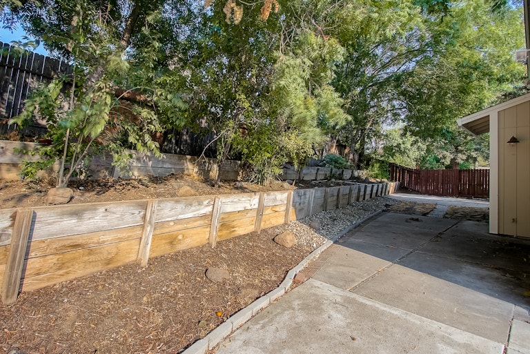 Photo 37 of 39 - 4025 Honey Rose Pl, Antelope, CA 95843