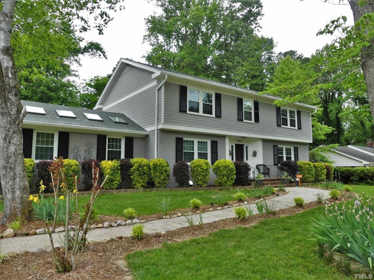 Photo 2 of 45 - 6901 Woodmere Dr, Raleigh, NC 27612