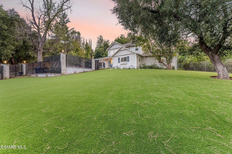 Photo 7 of 60 - 4641 Caritina Dr, Tarzana, CA 91356