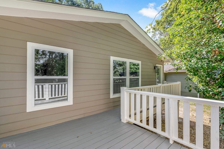 Photo 22 of 28 - 710 S Grand Ave NW, Atlanta, GA 30318