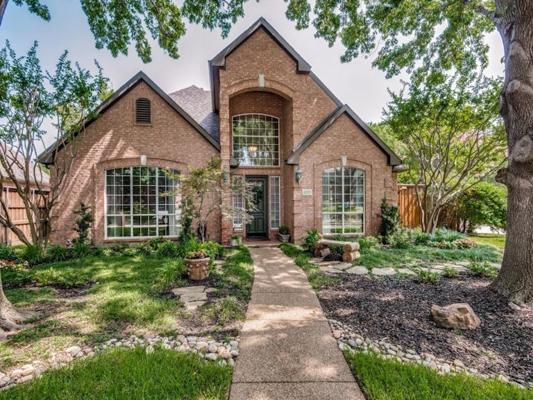 Photo 2 of 36 - 6205 Wittmore Pl, Plano, TX 75093