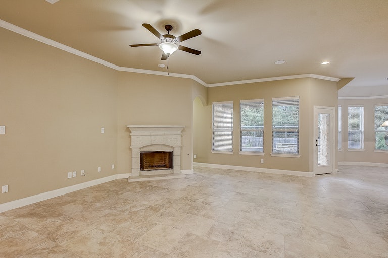 Photo 5 of 32 - 4620 Monterosa Ln, Round Rock, TX 78665
