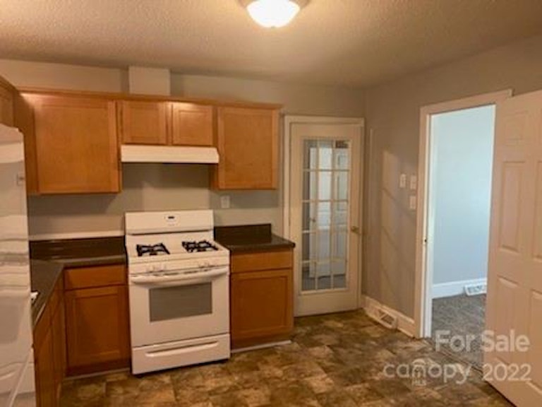 Photo 6 of 23 - 933 Clanton Rd, Charlotte, NC 28217